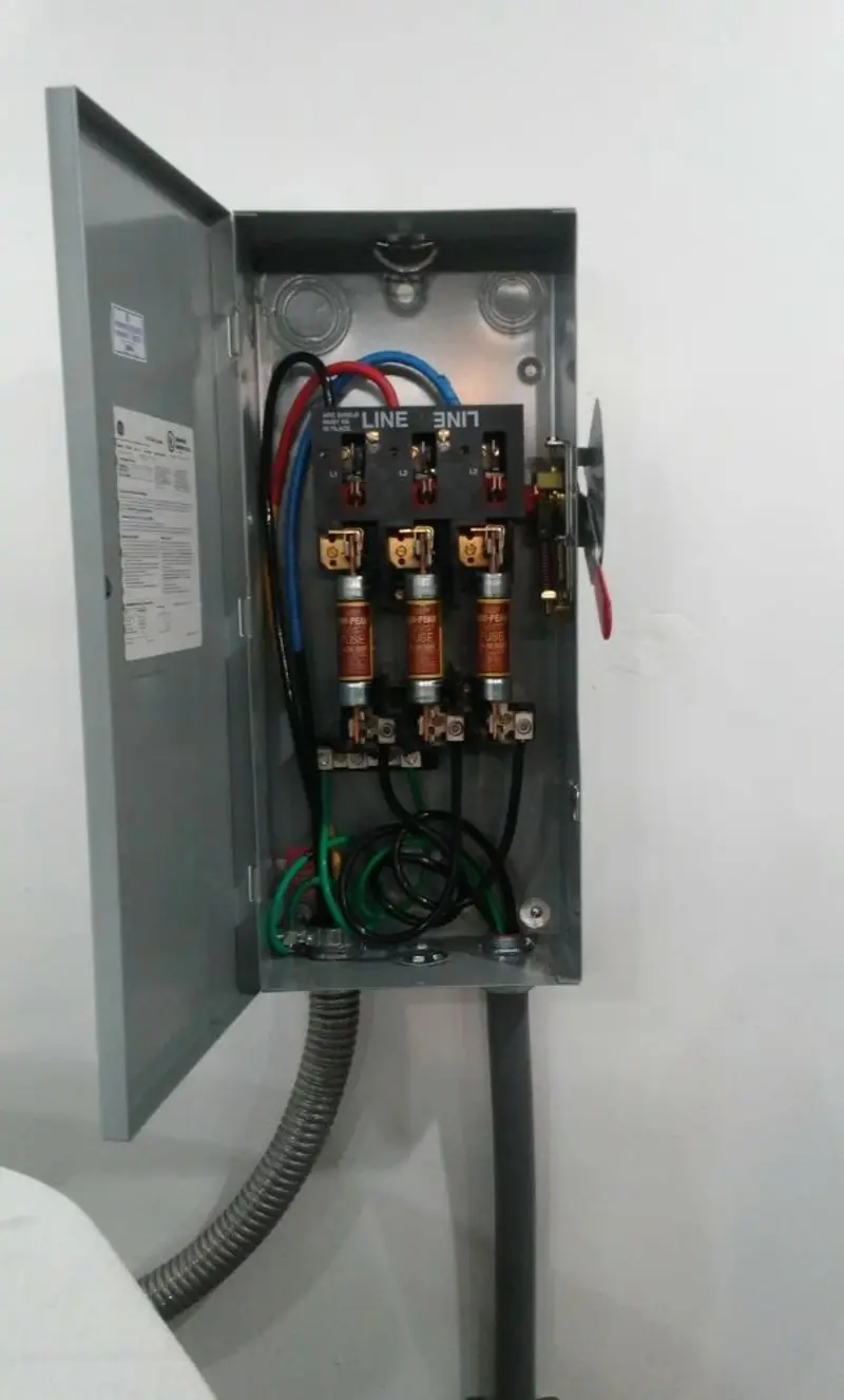 Three-phase disconnect switch installed for Smoke Detector Installation in Kimberly